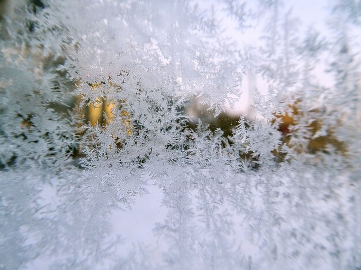 Málo kdo ví: Běžný obyčej použijte k ochraně oken před námrazou v zimě