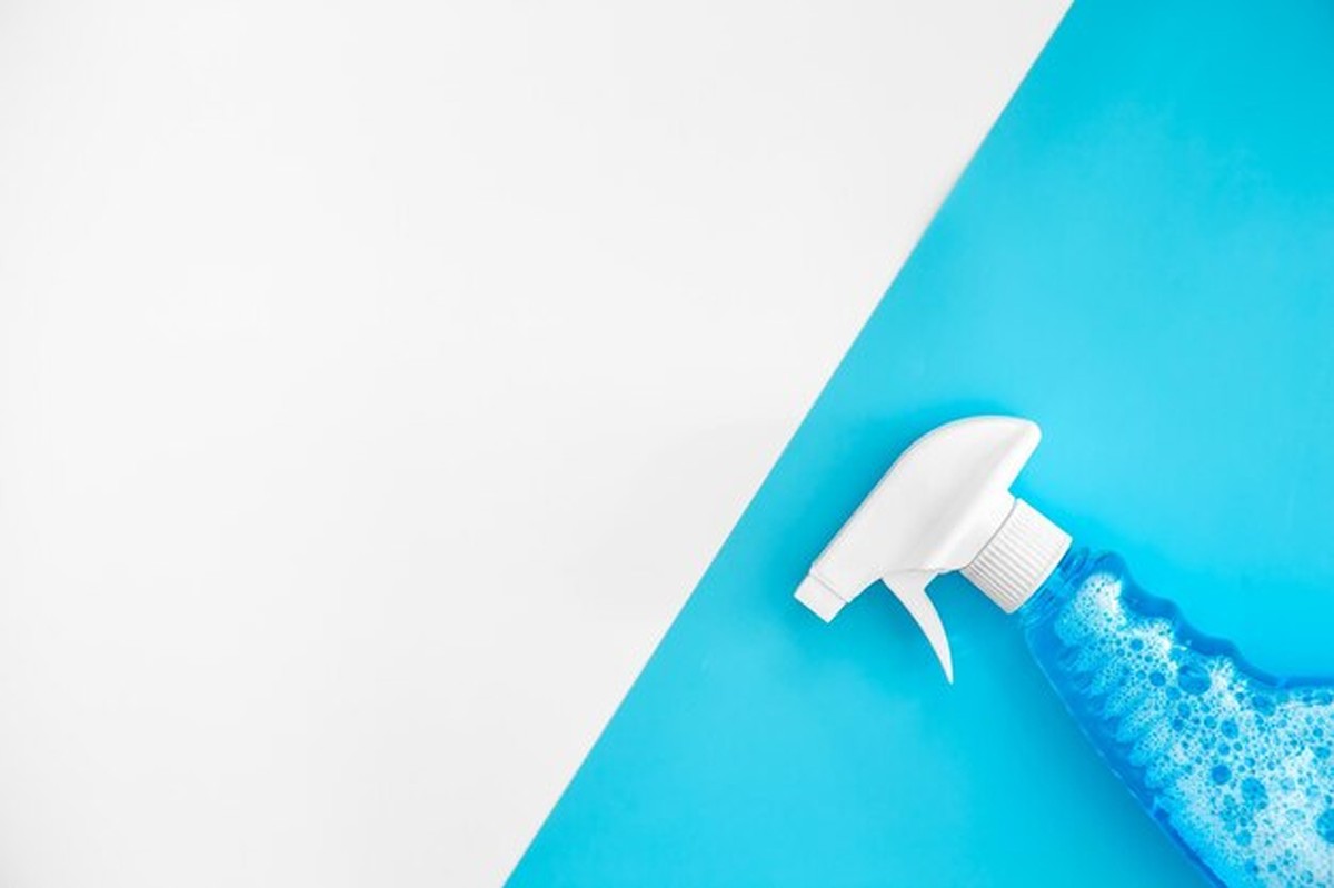 Pokud máte staré noviny, nevyhazujte: Ideální na čistění oken v zimě