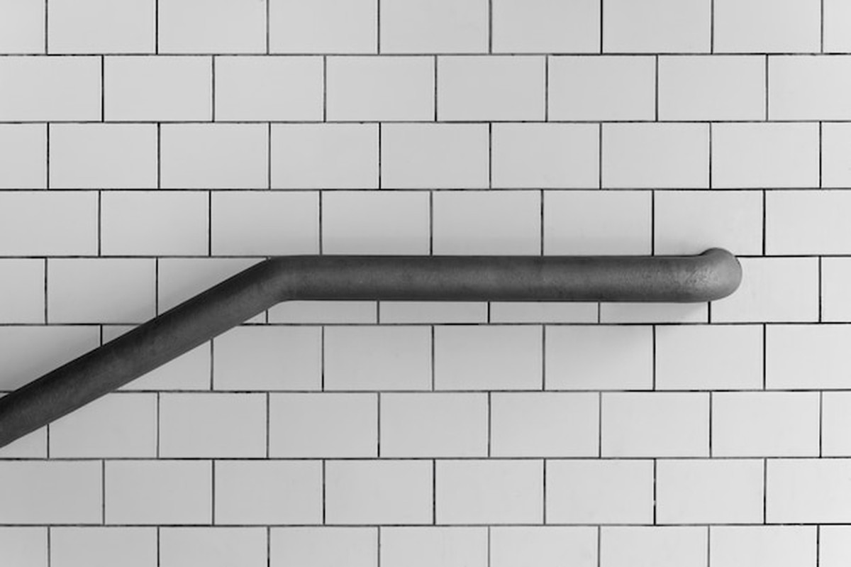 Безопасная ванная комната для людей 50+ — что нужно знать - image 1