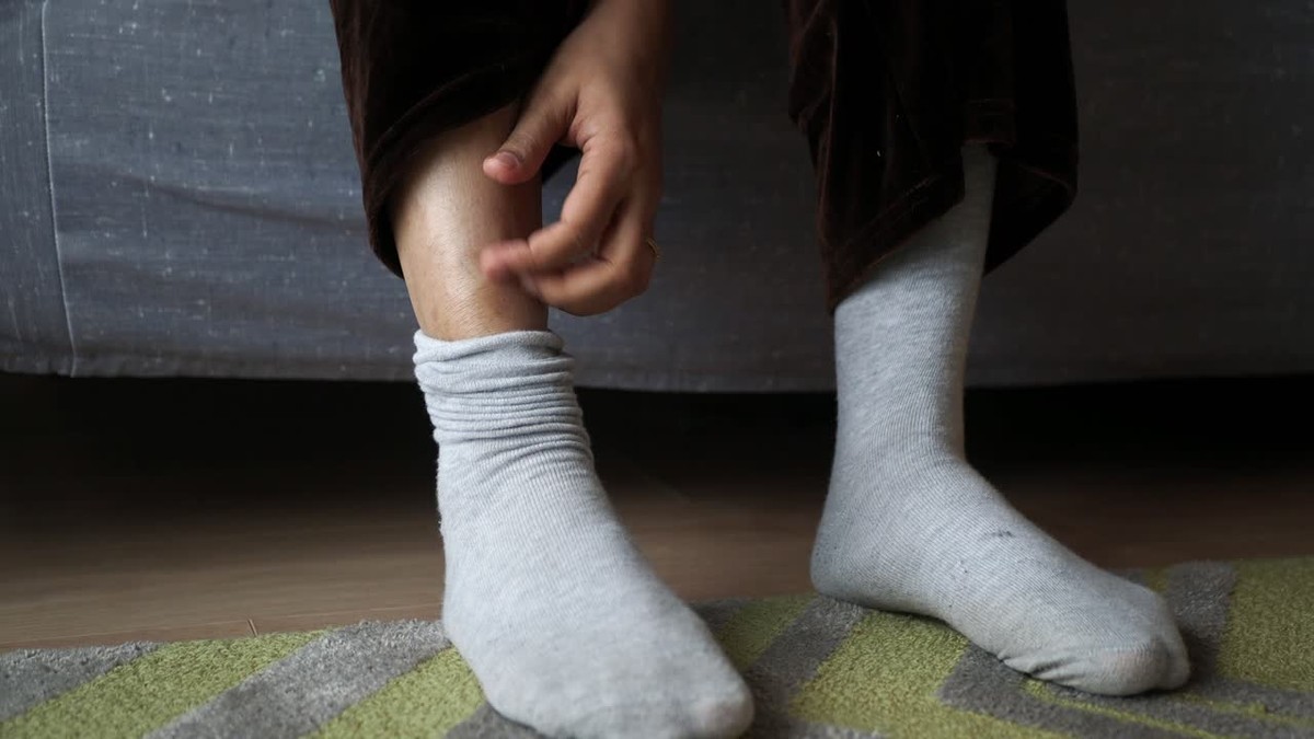 Pokud máte staré ponožky, nevyhazujte: Ideální na těžkou úklid v domě