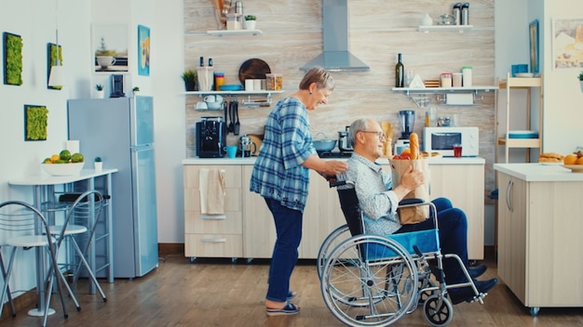 Po padesátce není už, aby se v bytě potkávaly nebezpečí. Co změnit jako první