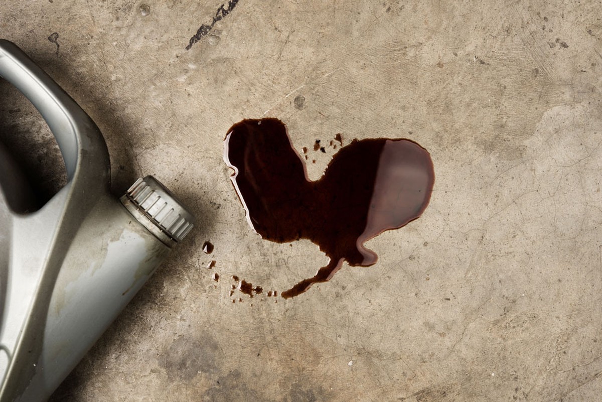 Rozlili jsme obyčejný olej na parket: lesknul se jako před deseti lety - image 1